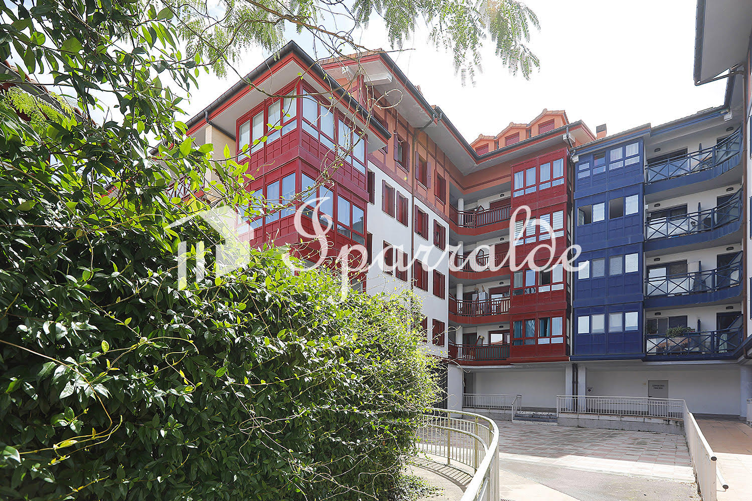 En plein cœur d’Hendaye, découvrez ce charmant appartement T2 de ...