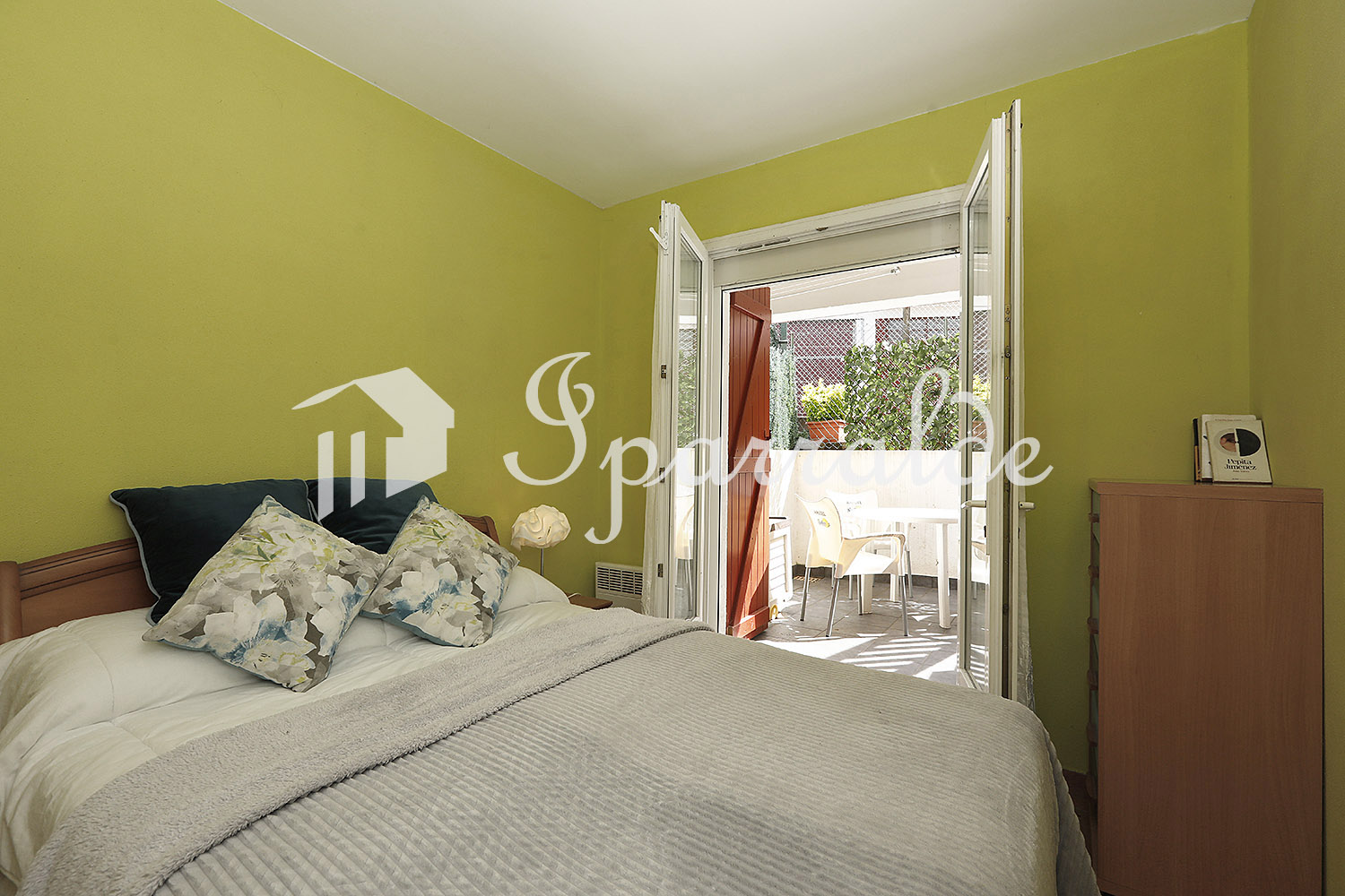 À 6 minutes à pied de la Grande Plage d’Hendaye, découvrez cet appartement T3 traversant situé dans une résidence récente et prisée, avec piscine, jardins et fronton. À 6 minutes à pied de la Grande Plage d’Hendaye, découvrez cet appartement T3 traversant situé dans une résidence récente et prisée, avec piscine, jardins et fronton.