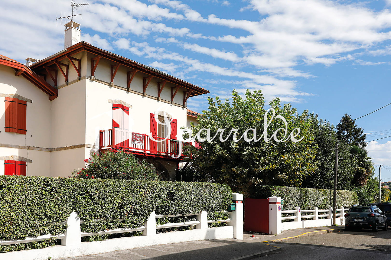 EXCLUSIVITÉ – HENDAYE CENTRE-VILLE  - 117 m² - 5 Pièces - Parking et très grande cave