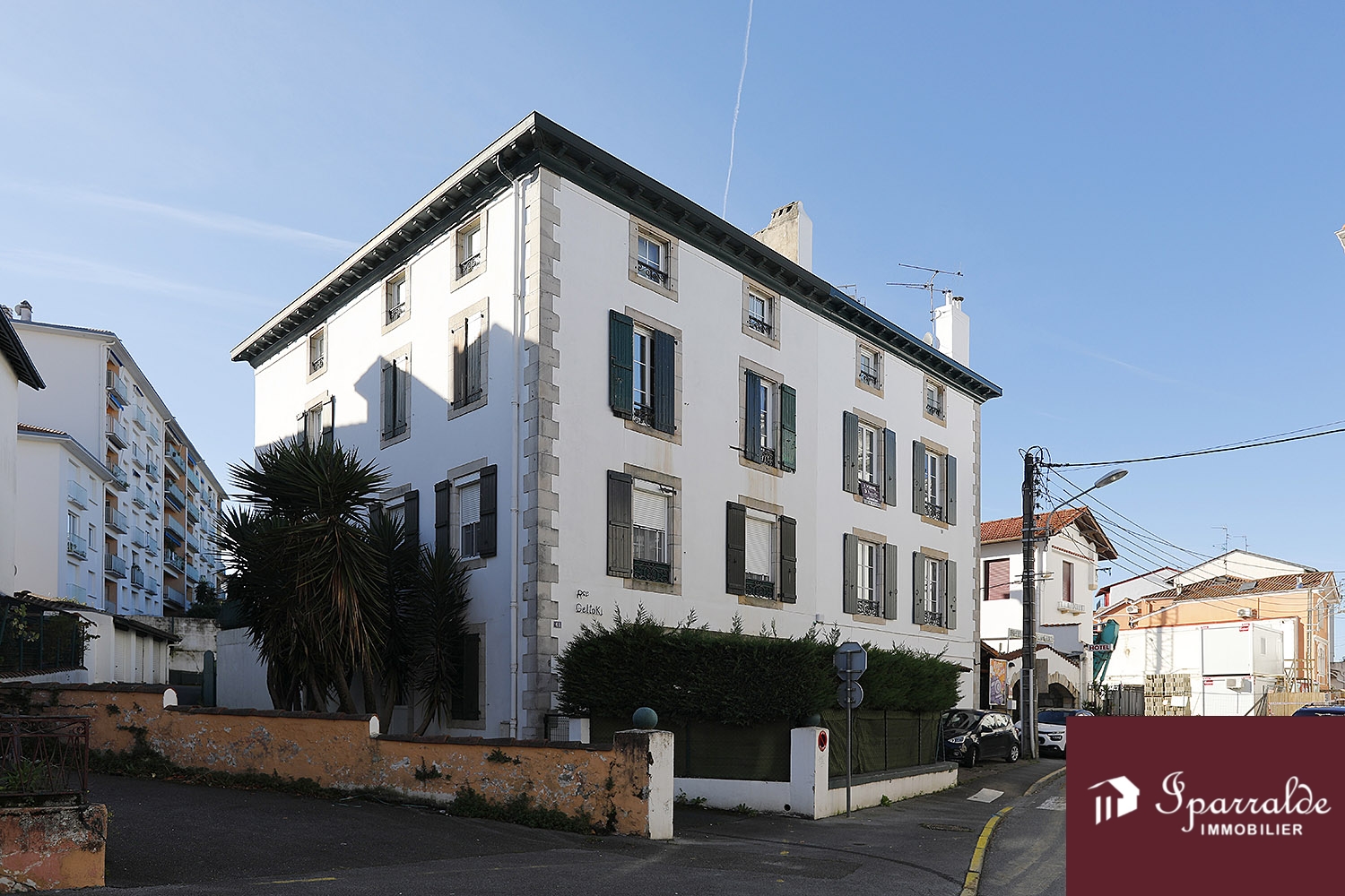 À Vendre: T3 soigné avec terrasse, celllier et ascenseur, dans un secteur pratique et paisible.