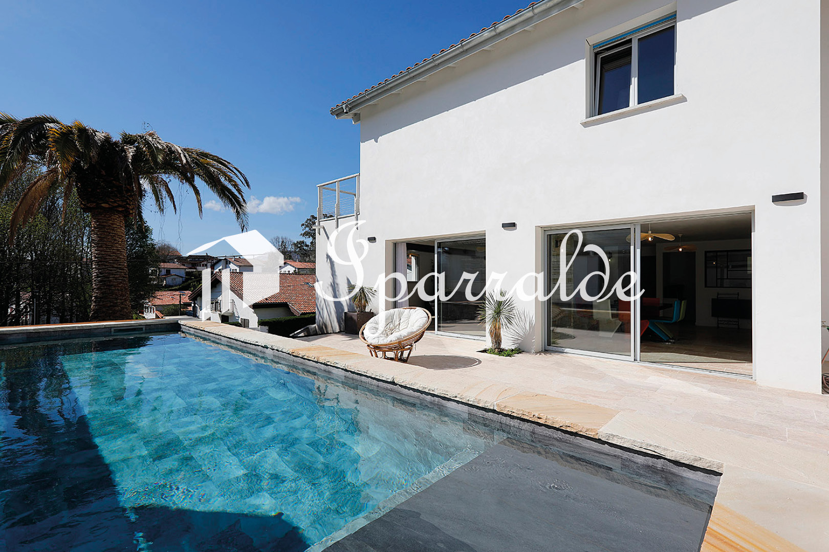 Élégante propriété refaite à neuf Exposition Sud Vue montagnes- Piscine chauffée.