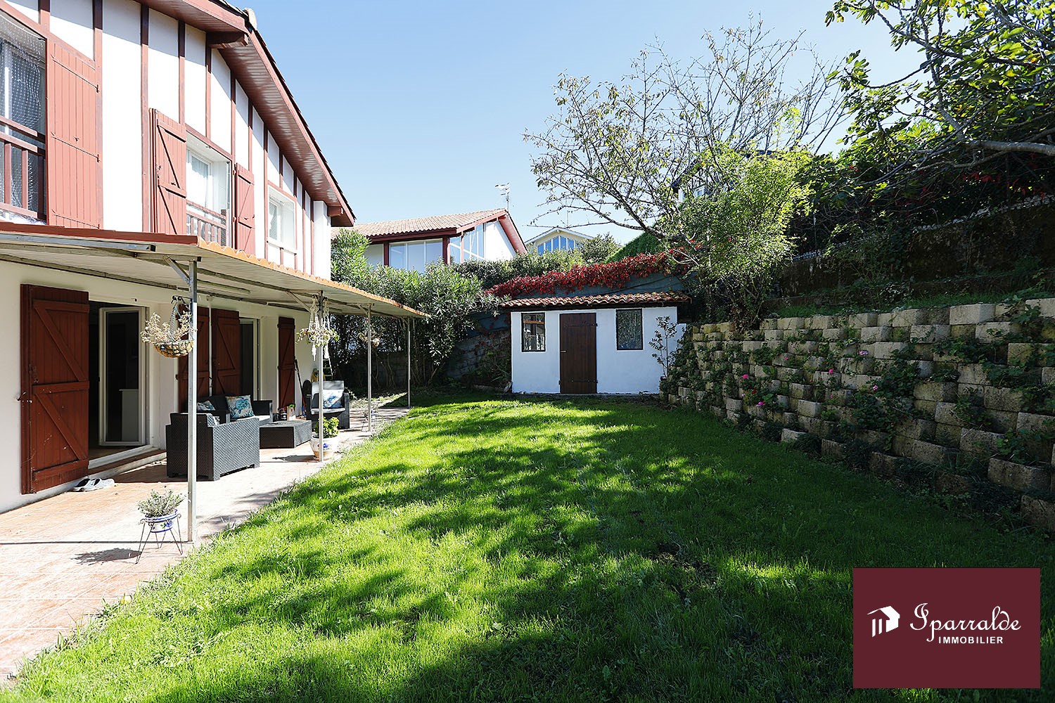 Hendaye : immobilier de luxe : Belle Maison Individuelle avec terrasse et Jardin en vente.
