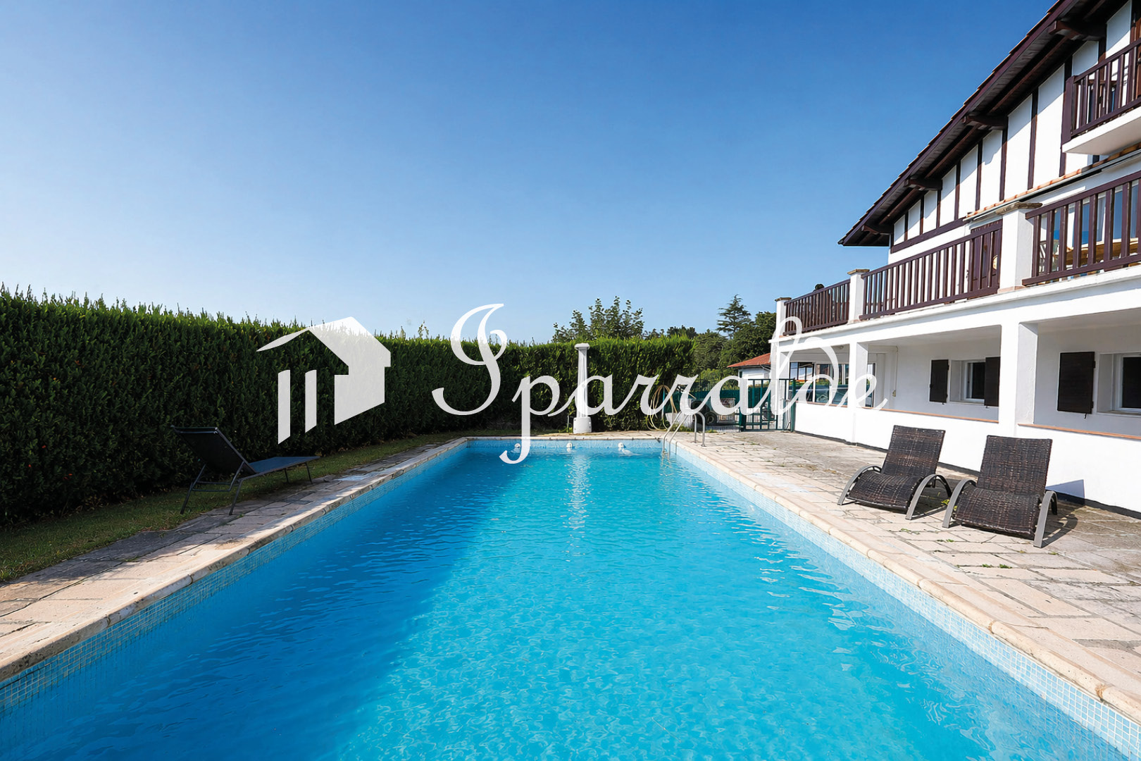 Exclusivité Agence. Entre Mer et Montagnes: Ensemble Immobilier qui respire le Pays Basque