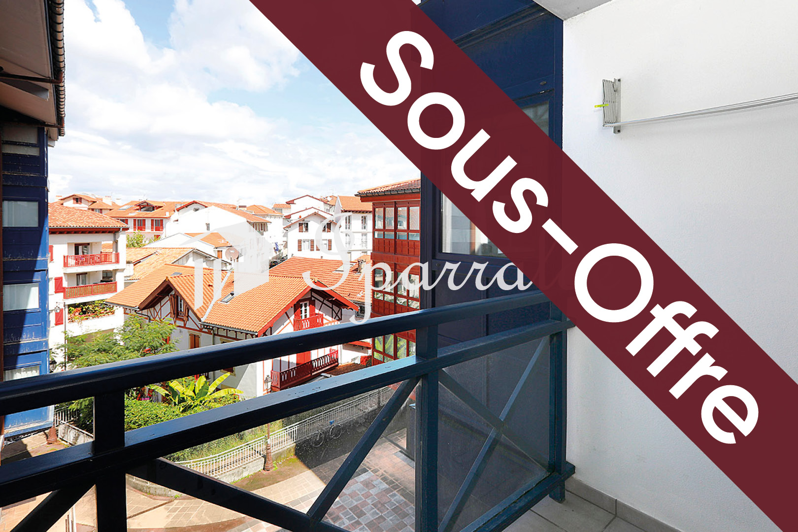 En plein cœur d’Hendaye, découvrez ce charmant appartement T2 de 43m², vendu meublé et prêt à vivre