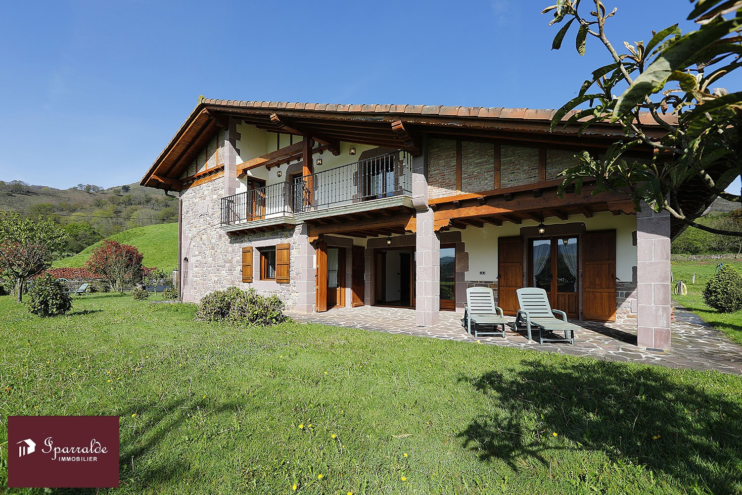 Magnifique  Maison au coeur du Pays Basque avec 10.000m2 de terrain.