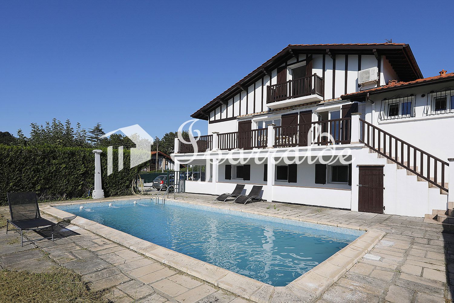 Exclusivité Agence. Entre Mer et Montagnes: Ensemble Immobilier qui respire le Pays Basque